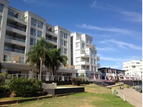 Condominios Wyndham 200, Piso 4