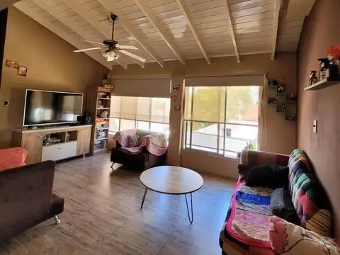 Casa 6 ambientes con 3 baños