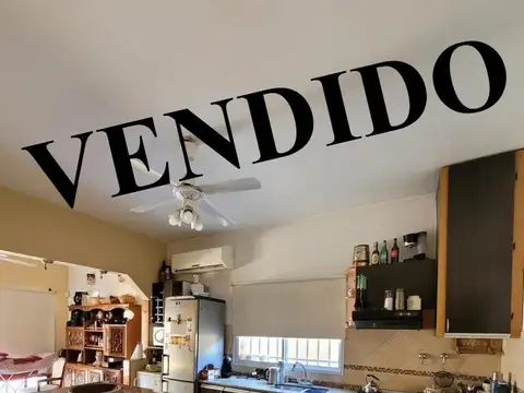 CASA EN VENTA CON JARDIN, PISCINA Y COCHERA