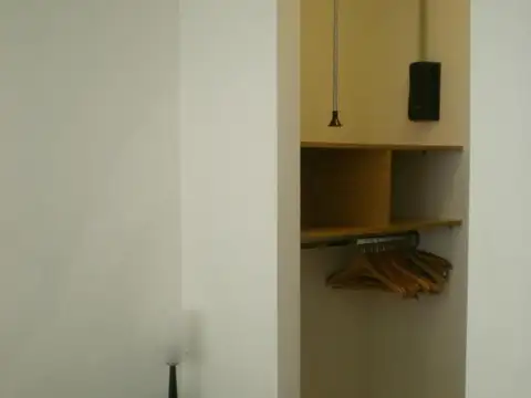 dos ambientes con balcón al frente