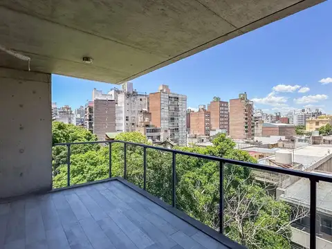 EN VENTA - DEPARTAMENTO PISO EXCLUSIVO 3 DORMITORIOS CON PARRILLERO - CENTRO, ROSARIO.