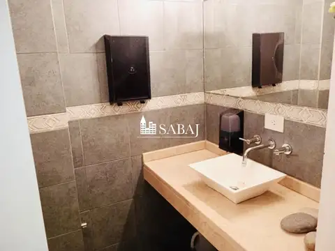 Oficina 7 ambientes con 3 baños
