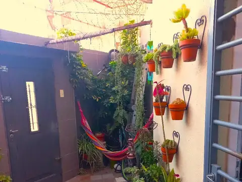 Ph 3amb sin expensas con entrada independiente en planta baja con patio barrio Velez Sarfield