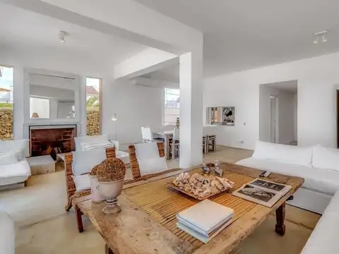 Casa 5 ambientes con 3 baños