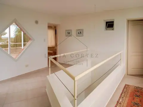 Casa 6 ambientes con 4 baños