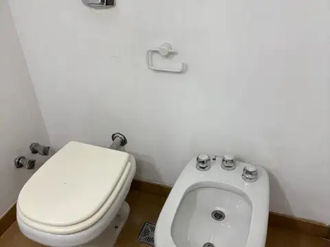 Departamento 8 ambientes con 4 baños