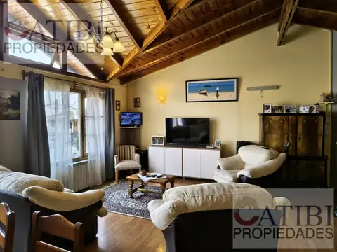 Casa 14 ambientes con 6 baños