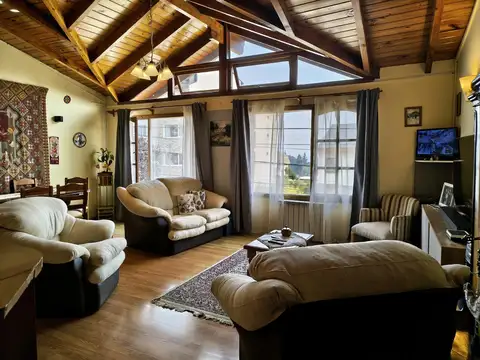 Ideal inversión. Casa con Local y 4 departamentos. Apto turísticos.