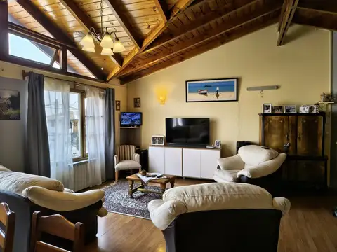 Casa 14 ambientes con 6 baños