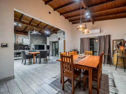 Casa | 7 ambientes | Fondo libre con Pileta | Francisco Alvarez