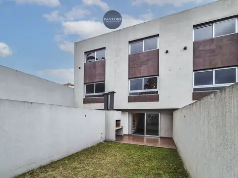 Depto Tipo Casa 3 ambientes con 3 baños