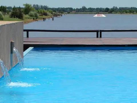Terreno en Venta en Puerto Roldan, USD 90.000