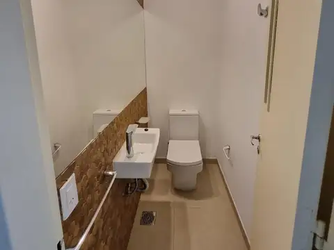 Casa en Alquiler con 1 cochera