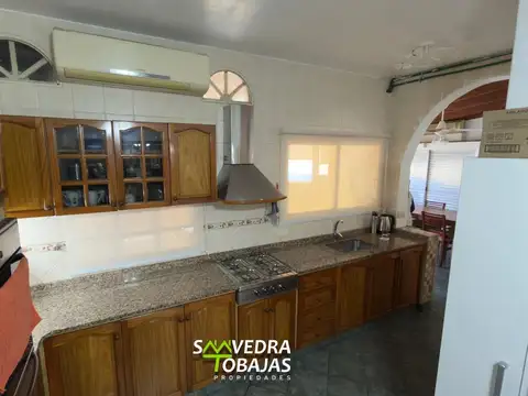 Casa 6 ambientes con 3 baños