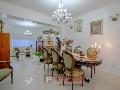 PH de 4 ambientes reciclado a nuevo con terraza y parrilla. Sin expensas