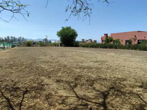 VENDO TERRENO EN PRADERAS DE SAN LORENZO.