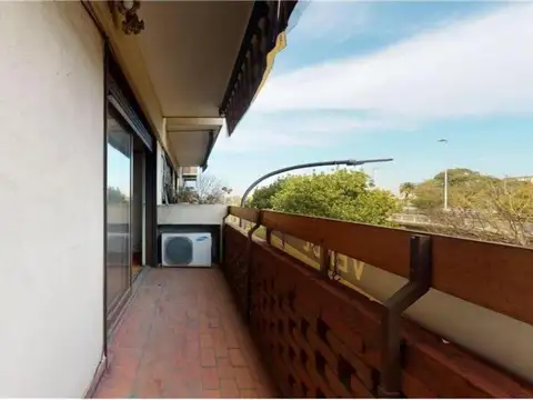 Hornos e/ Aristóbulo del Valle y Brandsen