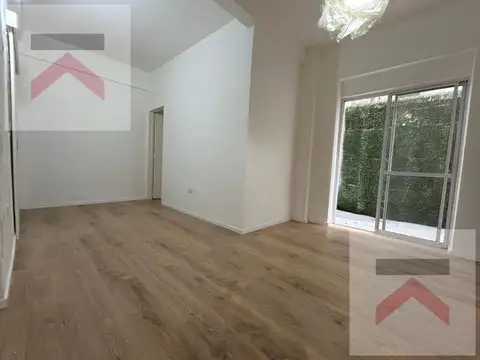 Oportunidad! Dos amb totalmente reciclado a nuevo con patio! Apto profesional