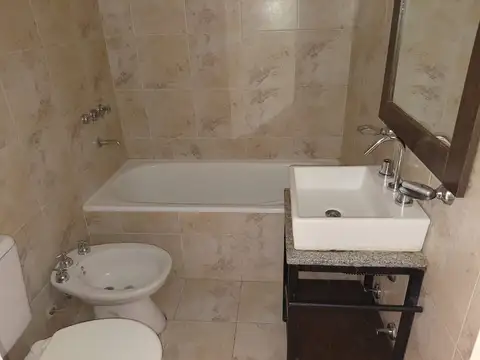 Depto Tipo Casa en Alquiler con 1 cocheras