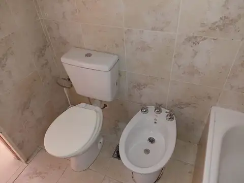 Depto Tipo Casa en Alquiler en Castelar, $ 550.000