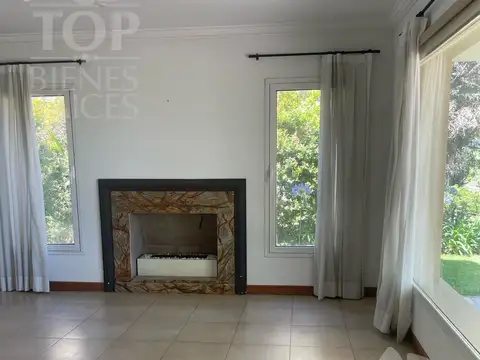 Casa 8 ambientes con 3 baños