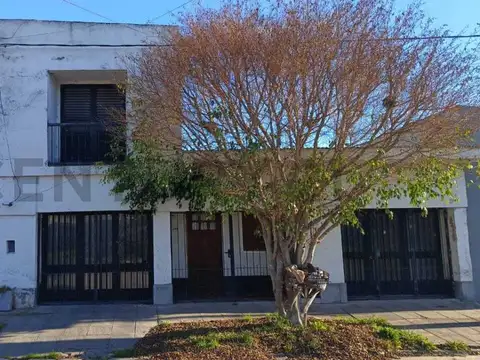 CASA EN VENTA LA PLATA A REFACCIONAR