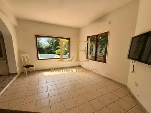 Casa 5 ambientes con 4 baños