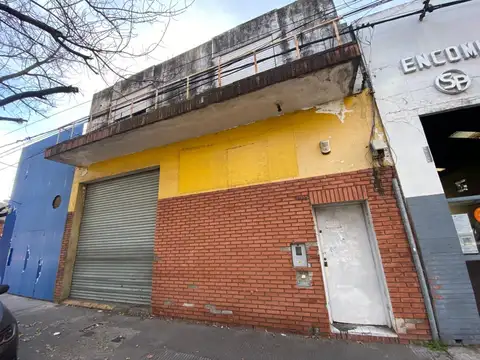 Galpón en venta con departamentos