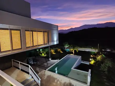 EN VENTA: hermosa vivienda en club de campo Los Claros, JUJUY