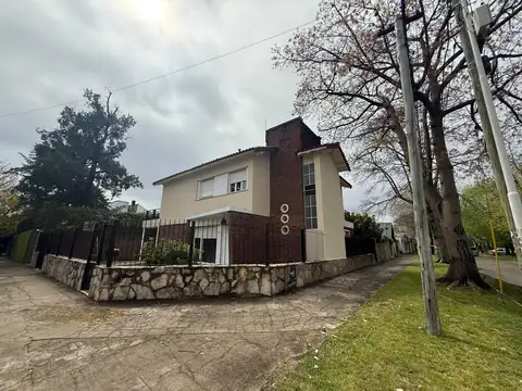 ALQUILER CASA USO PROFESIONAL 4 DORMITORIOS 4 BAÑOS FONDO LI