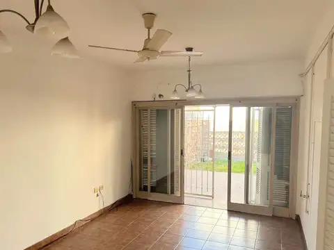 Casa en Alquiler con 1 cochera