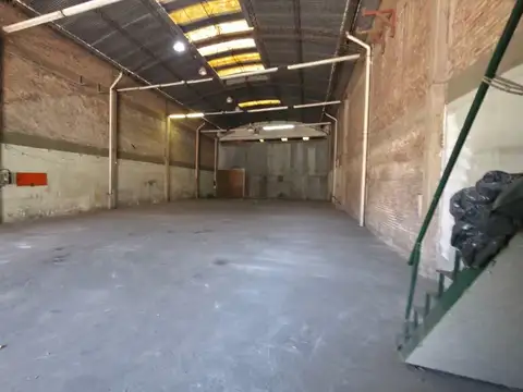 Galpón - Luis Guillon