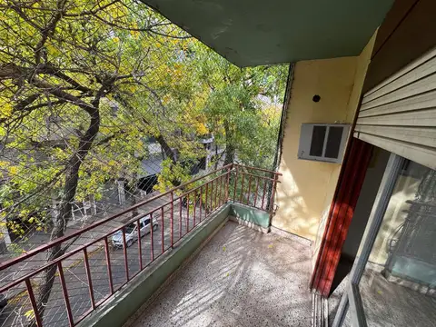 1 dorm de escalera, espacioso
