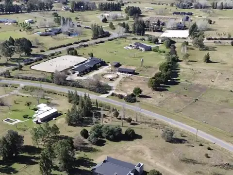Chacra en Venta de 3 hectáreas. Casa con pileta. Country Las Vizcachas, Exaltación de la Cruz