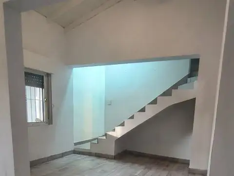ALQUILA CASA 5 AMB, ADOLFO SOURDEAUX - CON PILETA