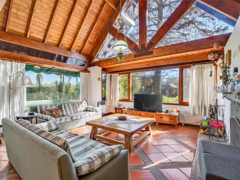 Casa en Venta con 2 cocheras