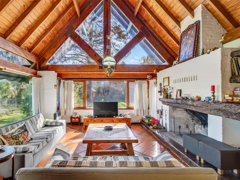Casa 6 ambientes con 4 baños