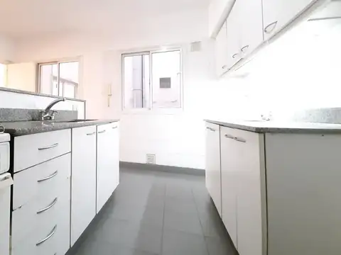 Semipiso de 2 Amb. Amplio y Luminoso Excelente Ubicación