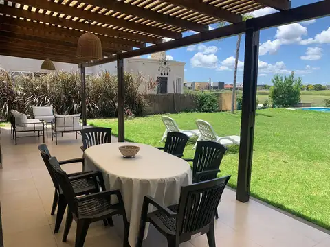 Casa en Venta en El Cantón - Barrio Golf, USD 275.000