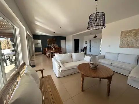 Casa en Venta con 4 cocheras