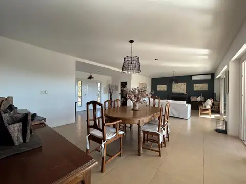 CASA EN VENTA   CANTÓN GOLF - Hermosa orientación todo sol