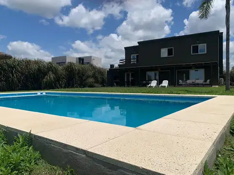 Casa 5 ambientes con 3 baños