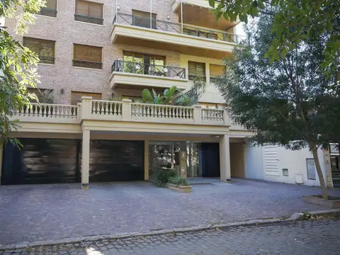 Piso Unico 5 amb balcon 2 coch baulera la mejor ubicacion!