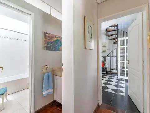 Casa 6 ambientes con patio y cochera . CABALLITO