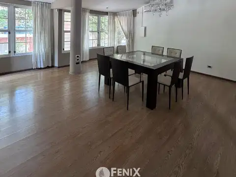 Casa 10 ambientes con 4 baños