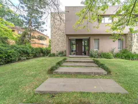 Venta Casa Barrio Los Laureles, Pilar