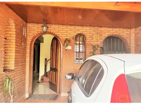 Casa 5 Amb en 3 Plantas c/ Jardín, Cochera y Terraza - Uriarte 100, Escalada