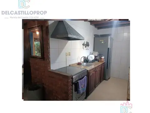 Casa 4 ambientes con 2 baños