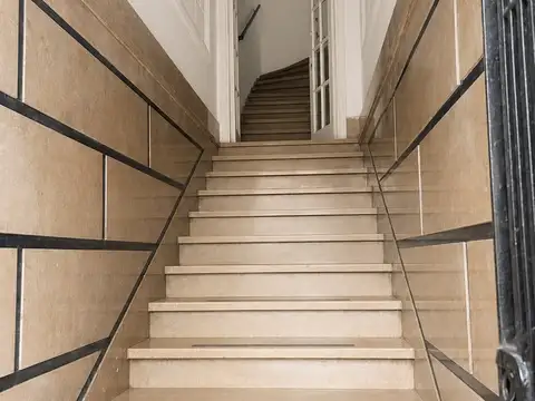 Avenida Rivadavia 8000, Piso 1