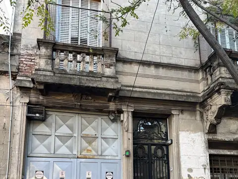 EXCELENTE GALPON EN LA CALLE CASTRO AL 2200, BOEDO